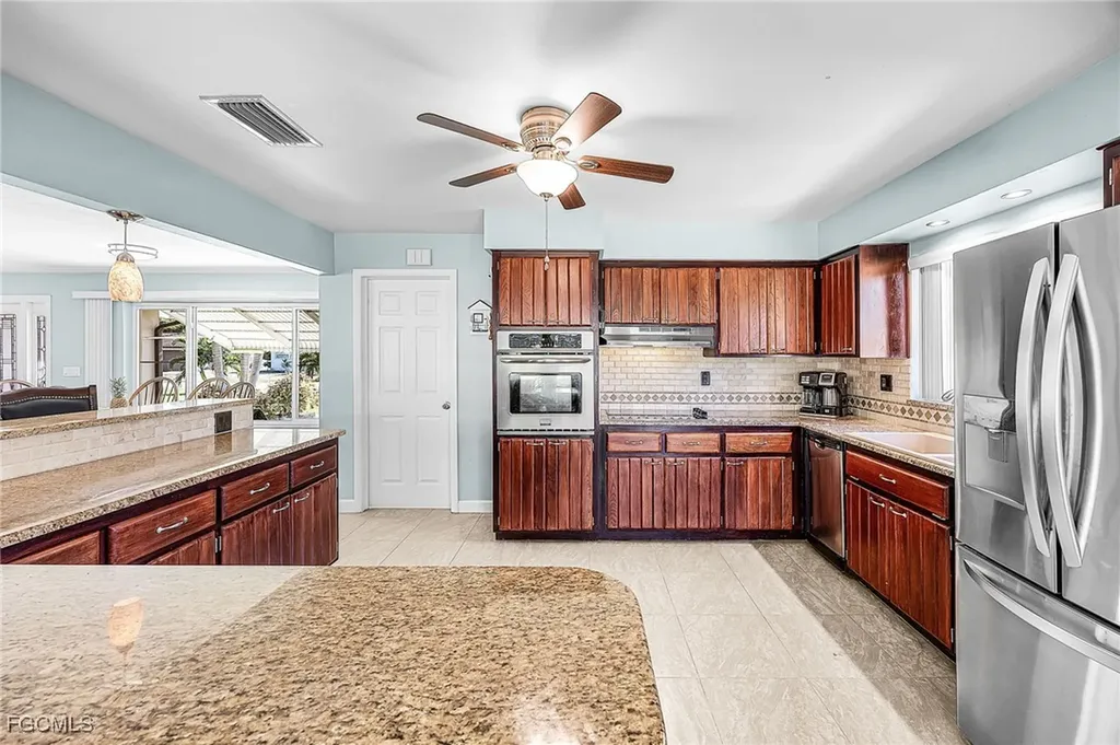 425 Pinecrest Court Cape Coral FL 33904