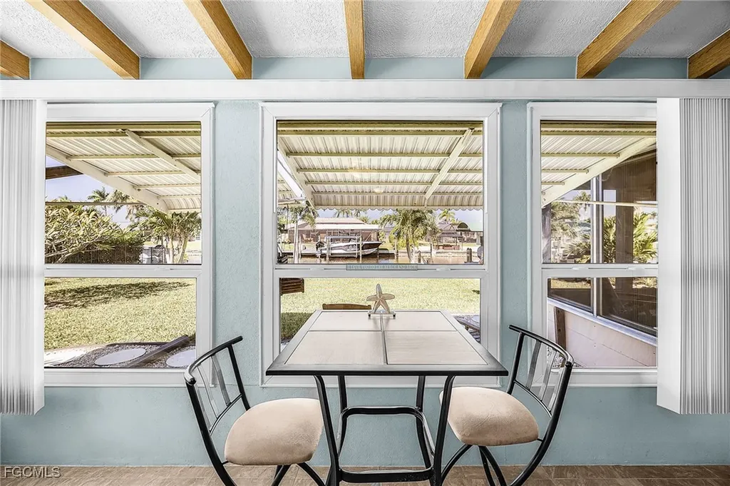 425 Pinecrest Court Cape Coral FL 33904