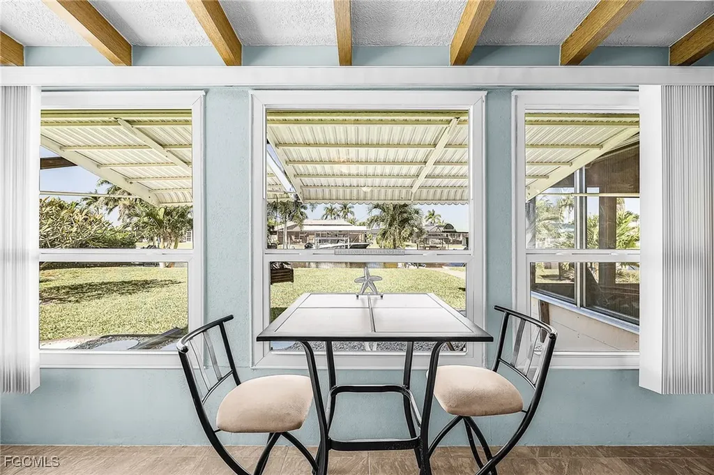 425 Pinecrest Court Cape Coral FL 33904