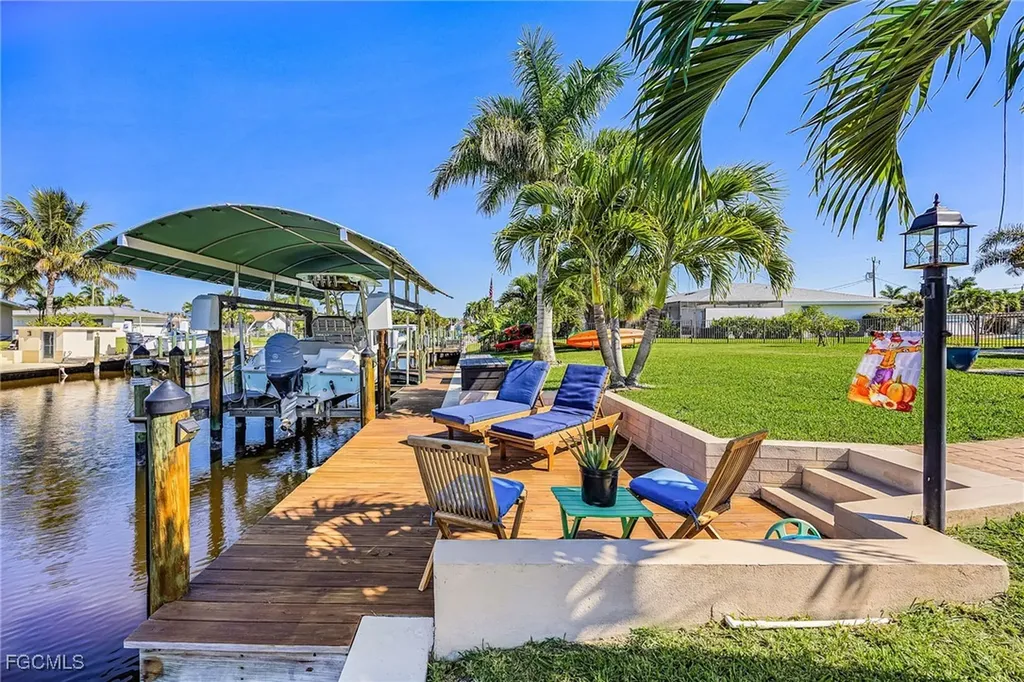 425 Pinecrest Court Cape Coral FL 33904