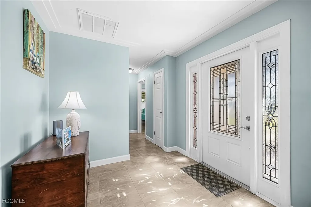 425 Pinecrest Court Cape Coral FL 33904