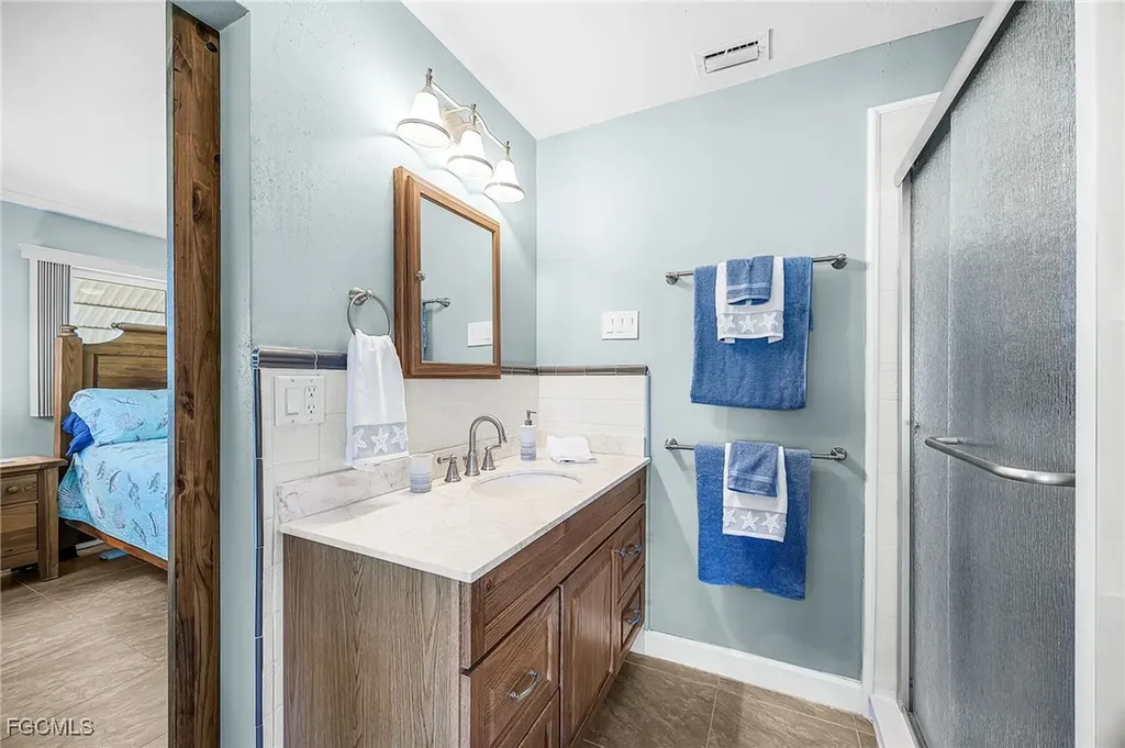 425 Pinecrest Court Cape Coral FL 33904