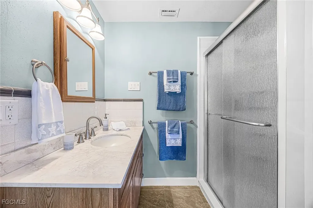 425 Pinecrest Court Cape Coral FL 33904