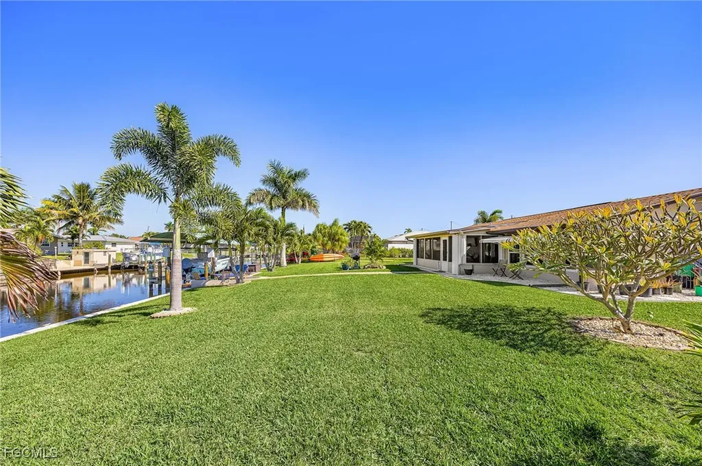 425 Pinecrest Court Cape Coral FL 33904