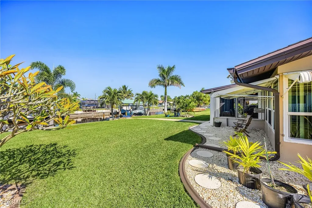 425 Pinecrest Court Cape Coral FL 33904