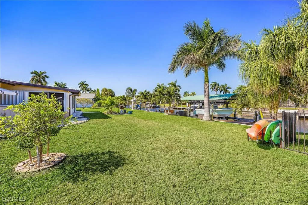 425 Pinecrest Court Cape Coral FL 33904