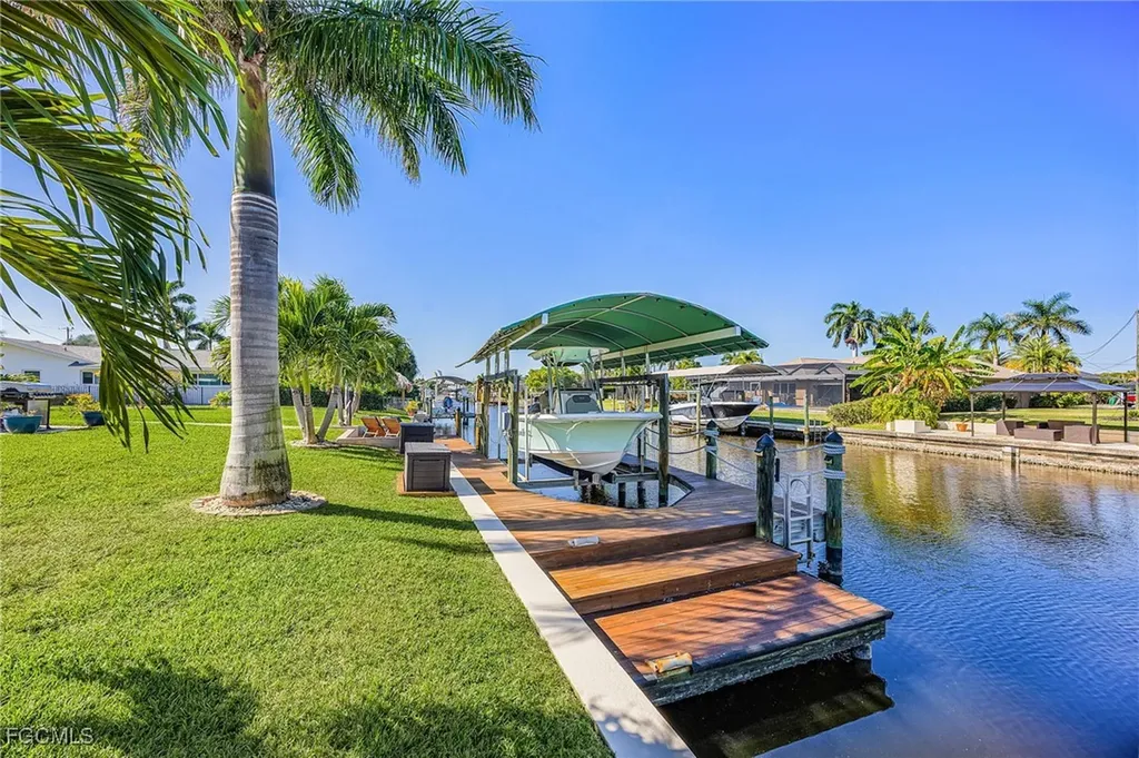 425 Pinecrest Court Cape Coral FL 33904