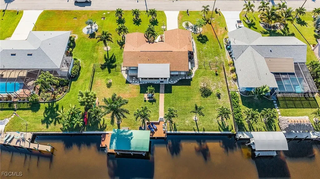425 Pinecrest Court Cape Coral FL 33904