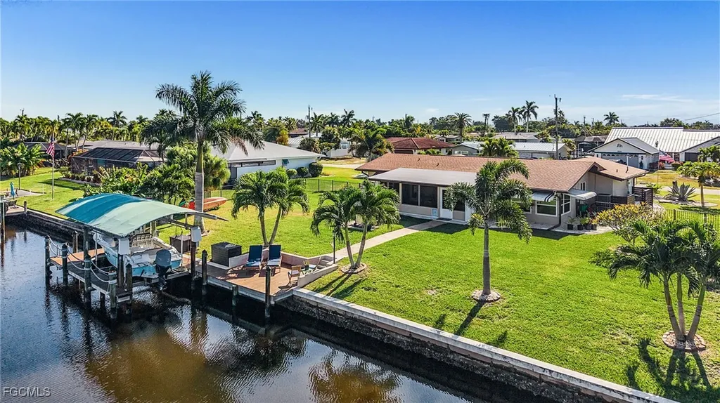 425 Pinecrest Court Cape Coral FL 33904