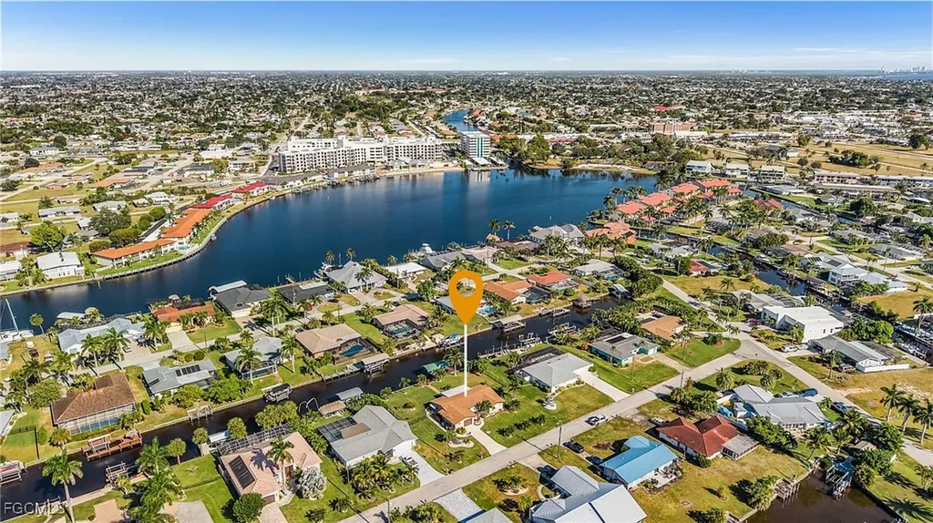 425 Pinecrest Court Cape Coral FL 33904