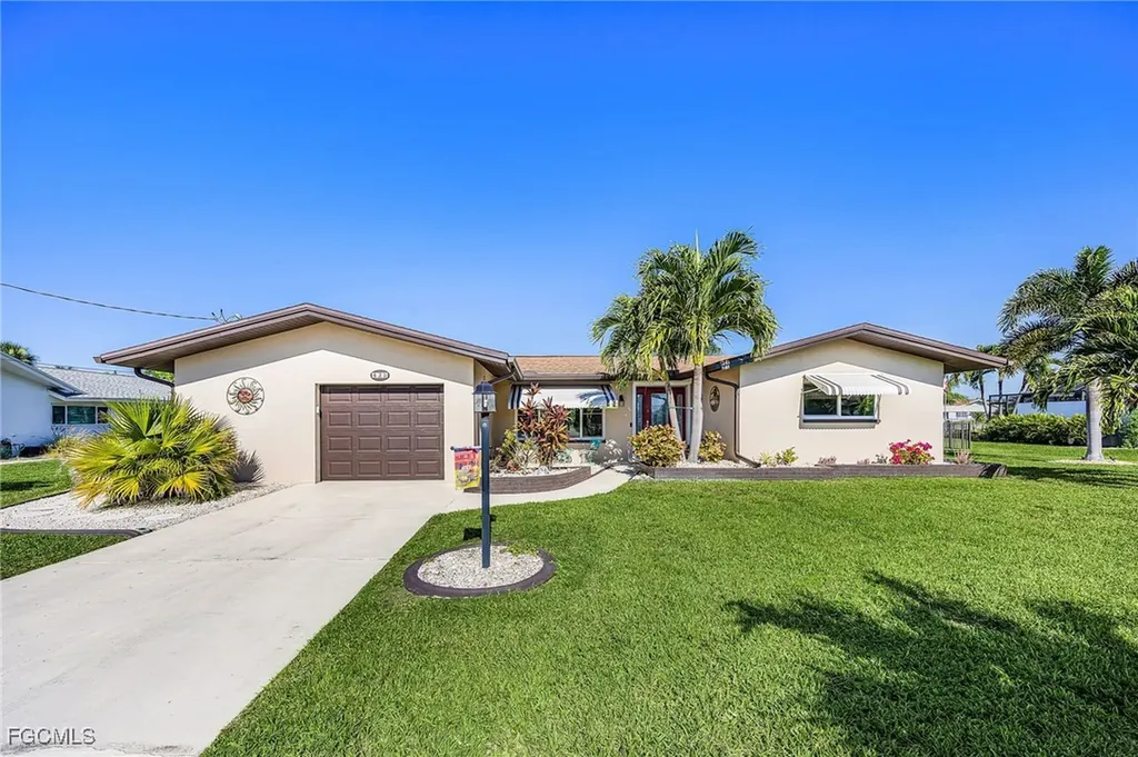 425 Pinecrest Court Cape Coral FL 33904