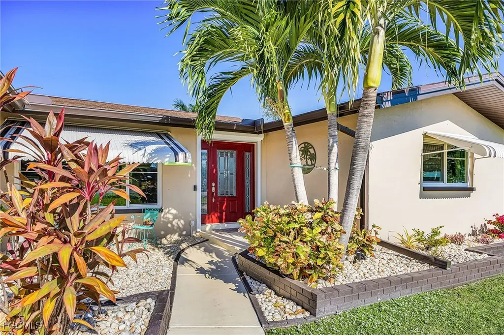 425 Pinecrest Court Cape Coral FL 33904