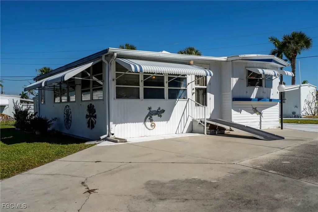 5558 Palm Beach Boulevard Fort Myers FL 33905