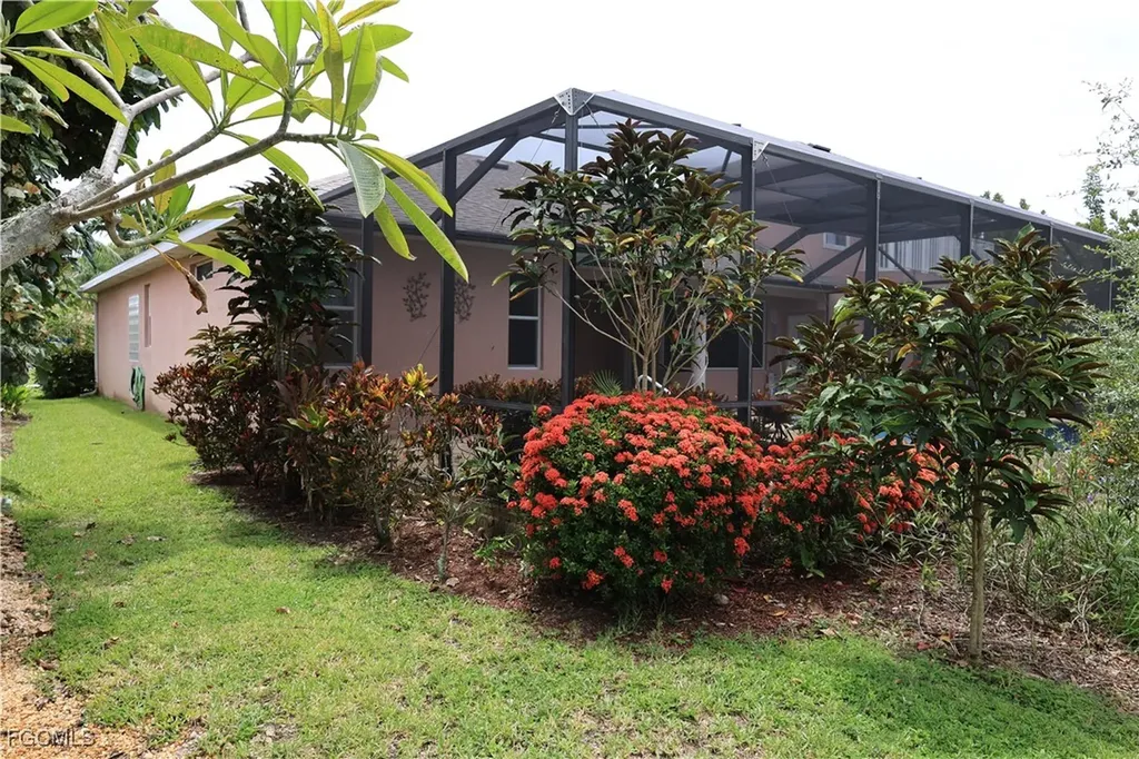 325 SE 21st Street Cape Coral FL 33990