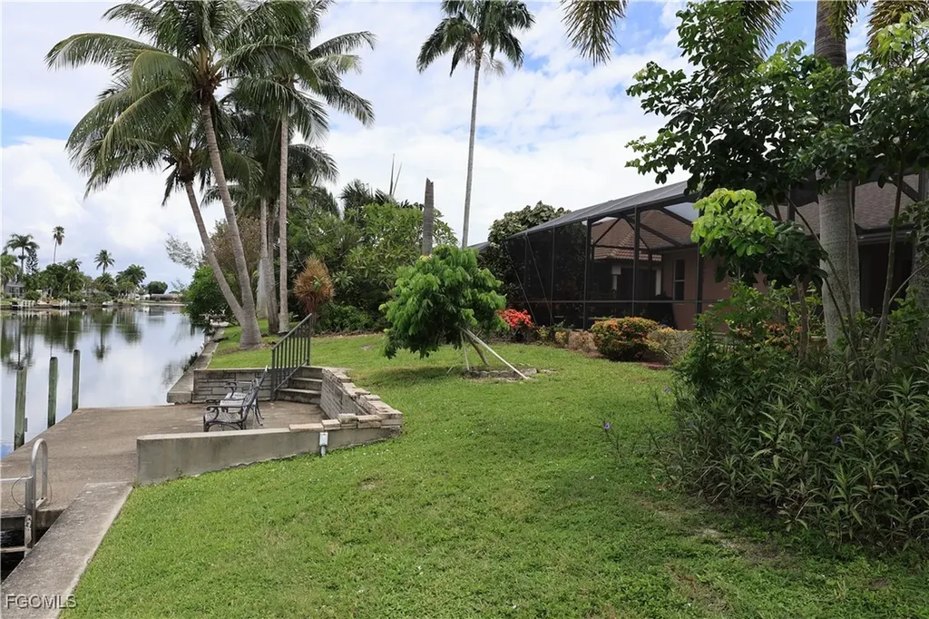 325 SE 21st Street Cape Coral FL 33990