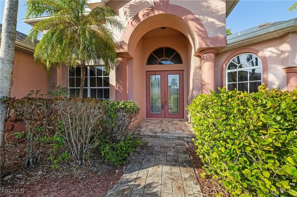 325 SE 21st Street Cape Coral FL 33990