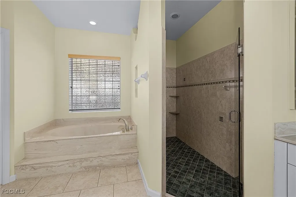 325 SE 21st Street Cape Coral FL 33990