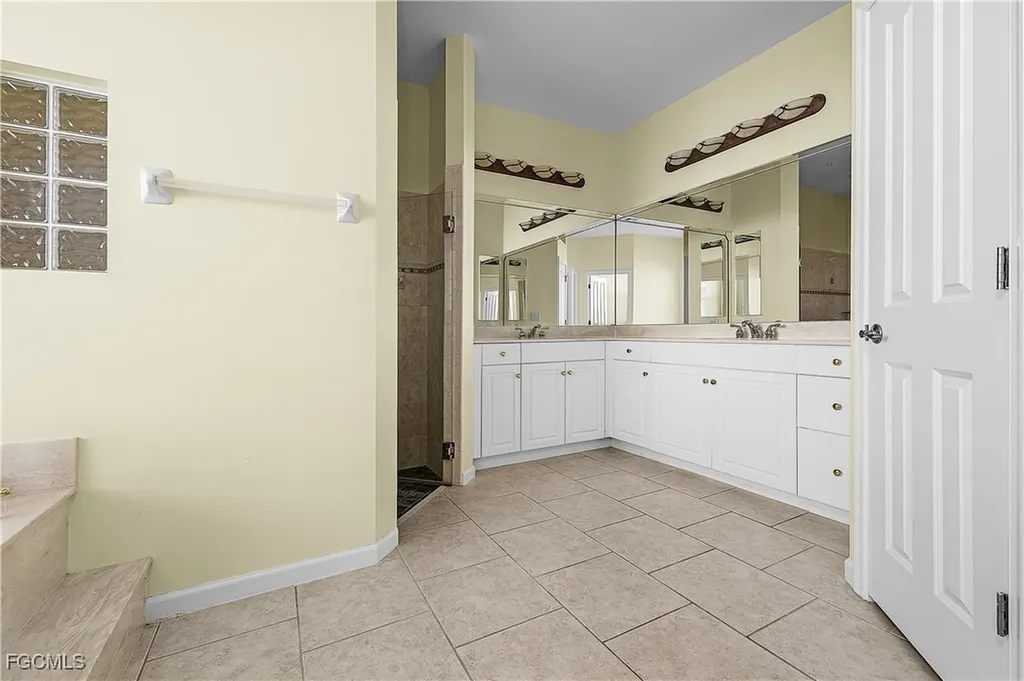 325 SE 21st Street Cape Coral FL 33990