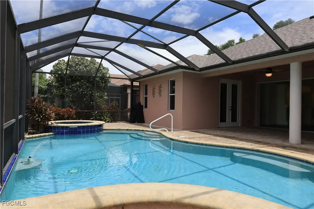 325 SE 21st Street Cape Coral FL 33990