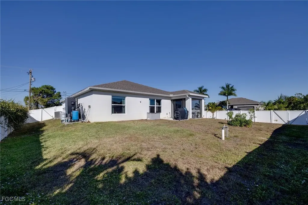 1728 S Gator Circle Cape Coral FL 33909
