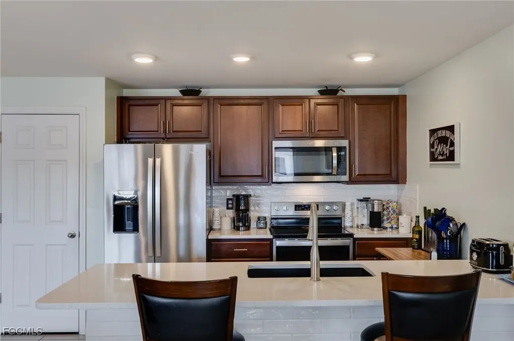 1728 S Gator Circle Cape Coral FL 33909