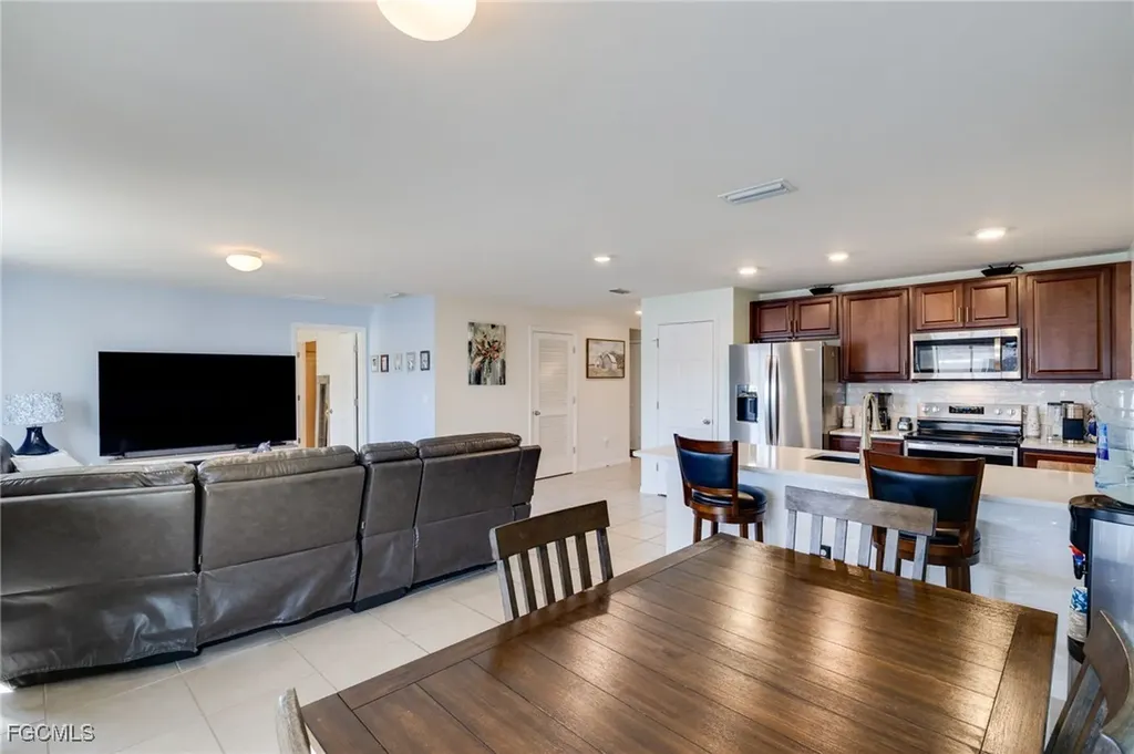 1728 S Gator Circle Cape Coral FL 33909