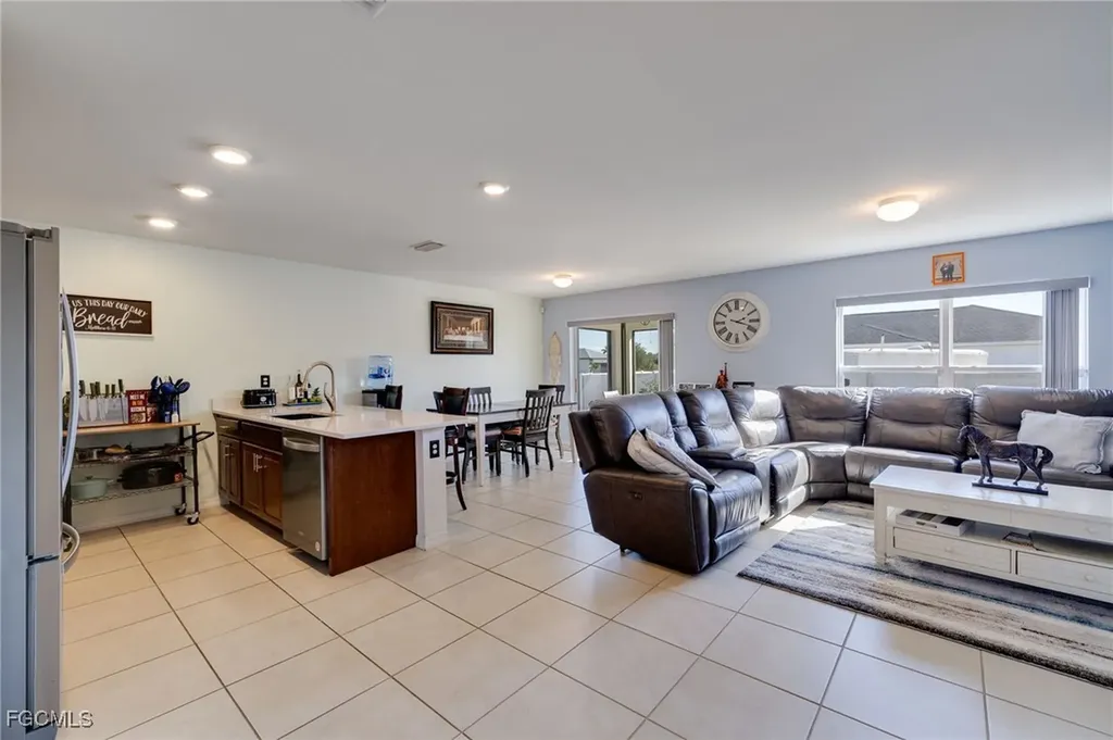 1728 S Gator Circle Cape Coral FL 33909