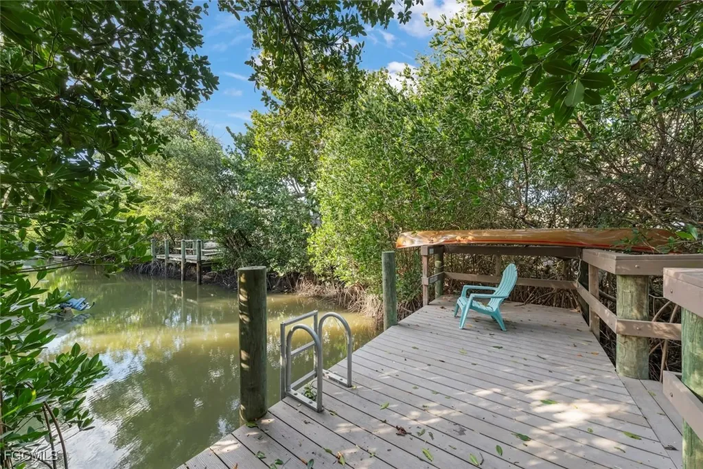 561 Periwinkle Way Sanibel FL 33957