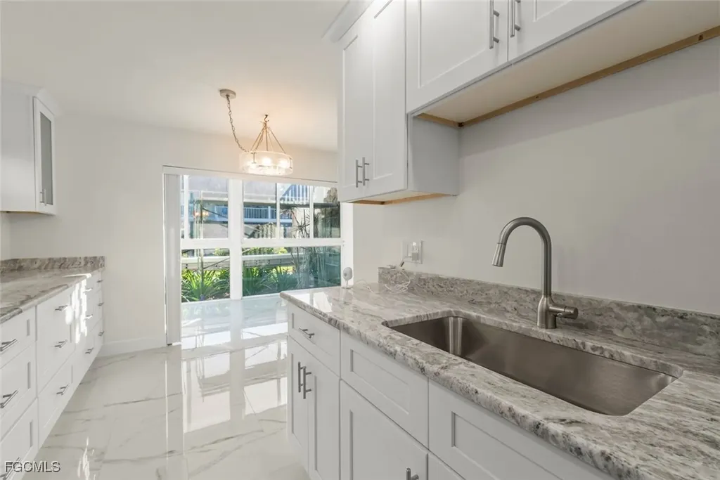 561 Periwinkle Way Sanibel FL 33957