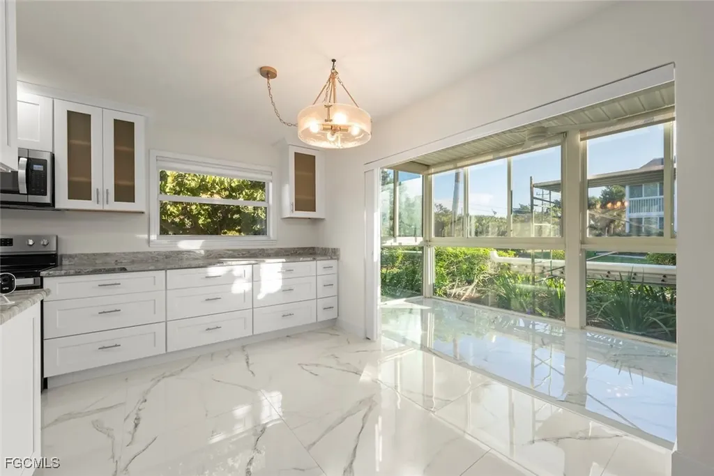 561 Periwinkle Way Sanibel FL 33957