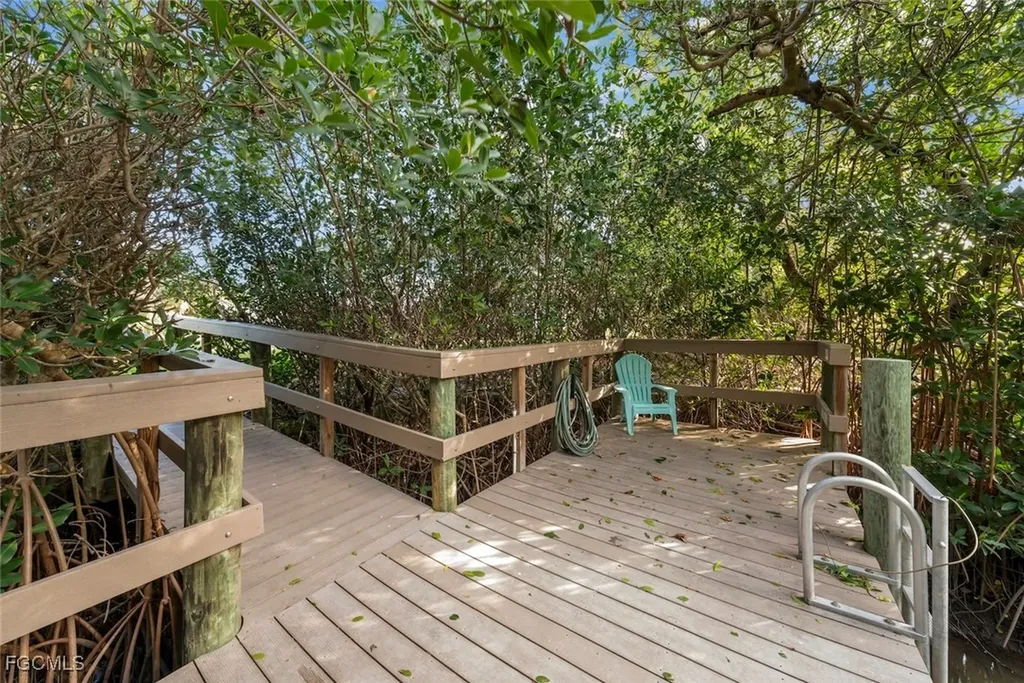 561 Periwinkle Way Sanibel FL 33957