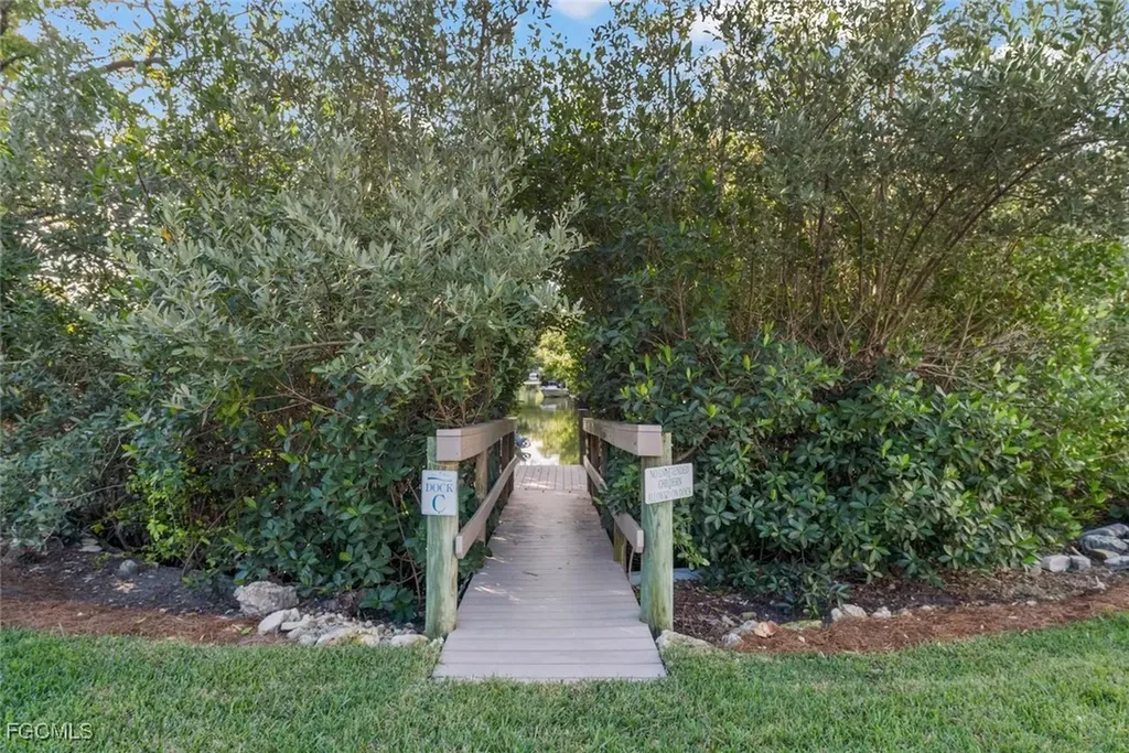 561 Periwinkle Way Sanibel FL 33957
