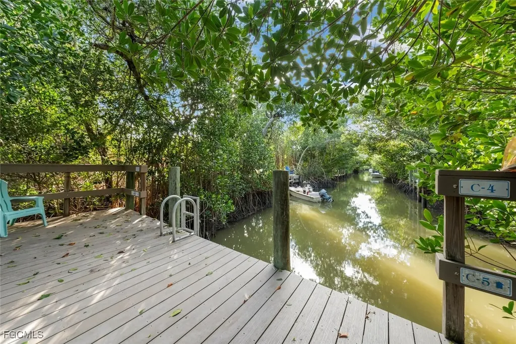 561 Periwinkle Way Sanibel FL 33957