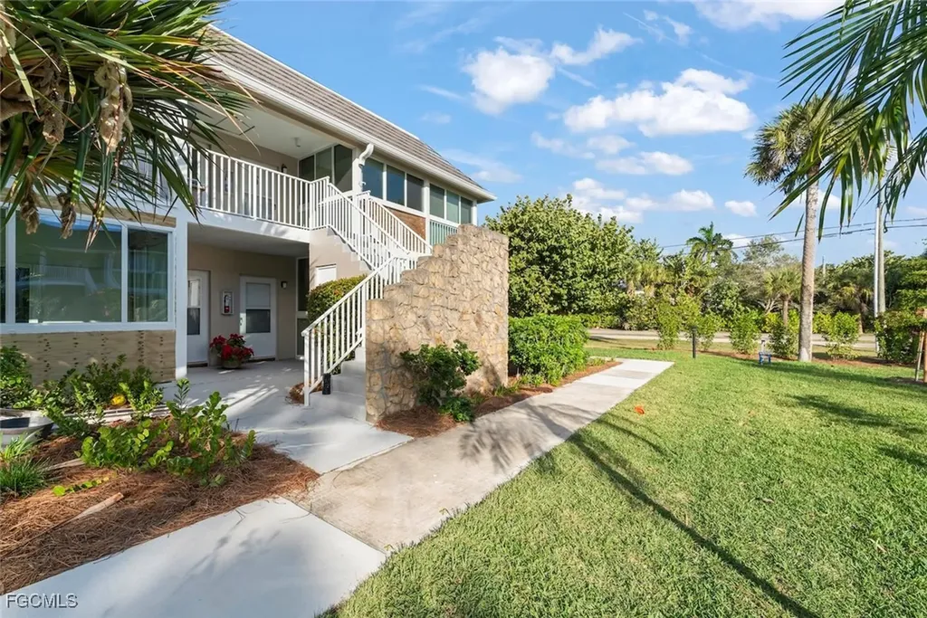 561 Periwinkle Way Sanibel FL 33957