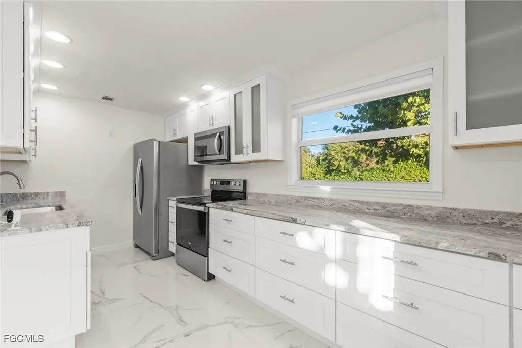 561 Periwinkle Way Sanibel FL 33957