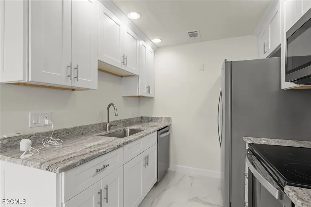 561 Periwinkle Way Sanibel FL 33957