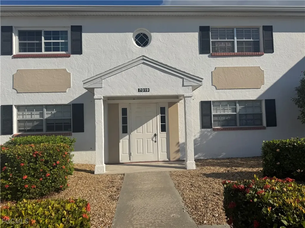 7019 Cedarhurst Drive Fort Myers FL 33919