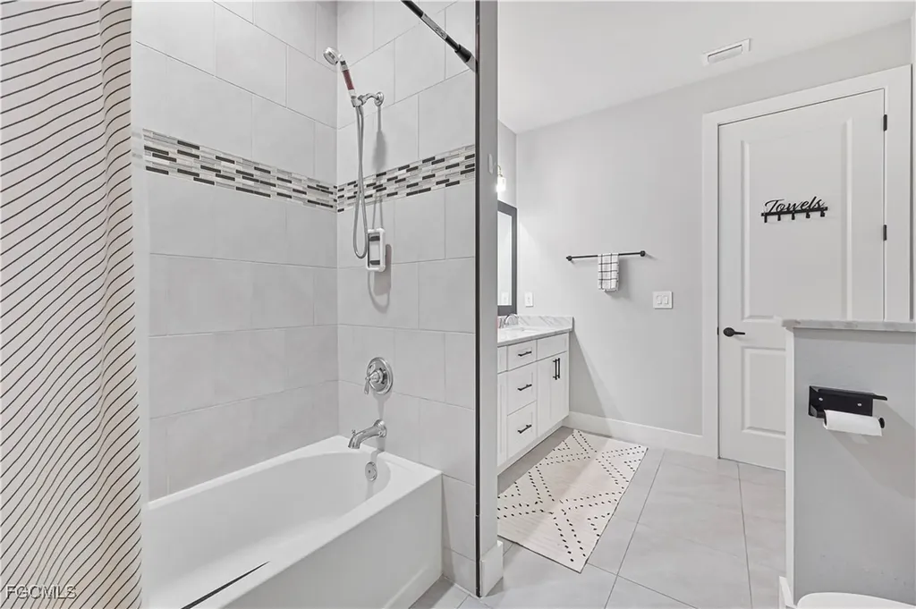 1308 SW 4th Lane Cape Coral FL 33991
