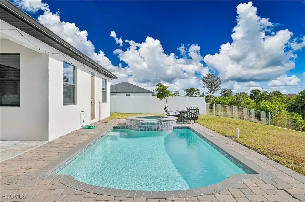 1308 SW 4th Lane Cape Coral FL 33991