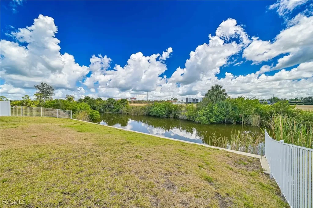 1308 SW 4th Lane Cape Coral FL 33991