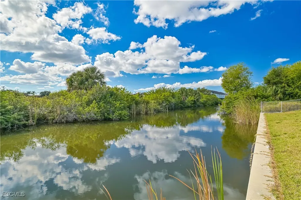 1308 SW 4th Lane Cape Coral FL 33991