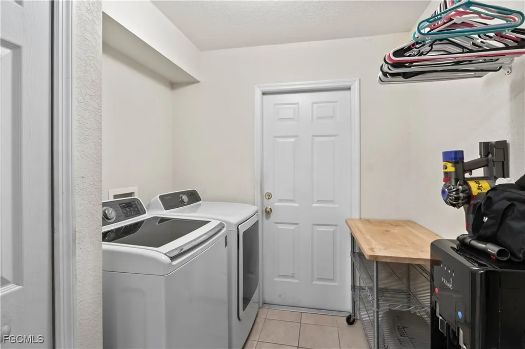 927 NW 12th Terrace Cape Coral FL 33993