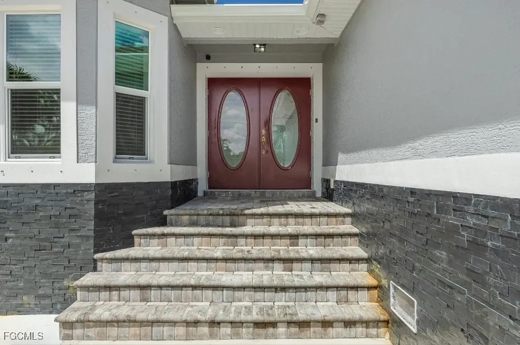 4885 E Riverside Drive Fort Myers FL 33905