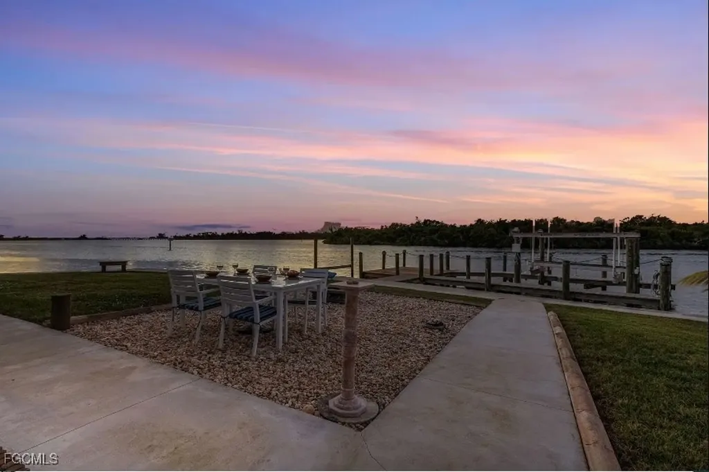 4885 E Riverside Drive Fort Myers FL 33905