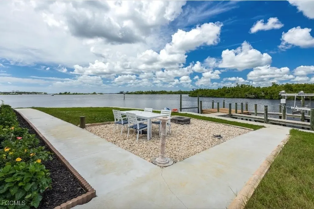 4885 E Riverside Drive Fort Myers FL 33905