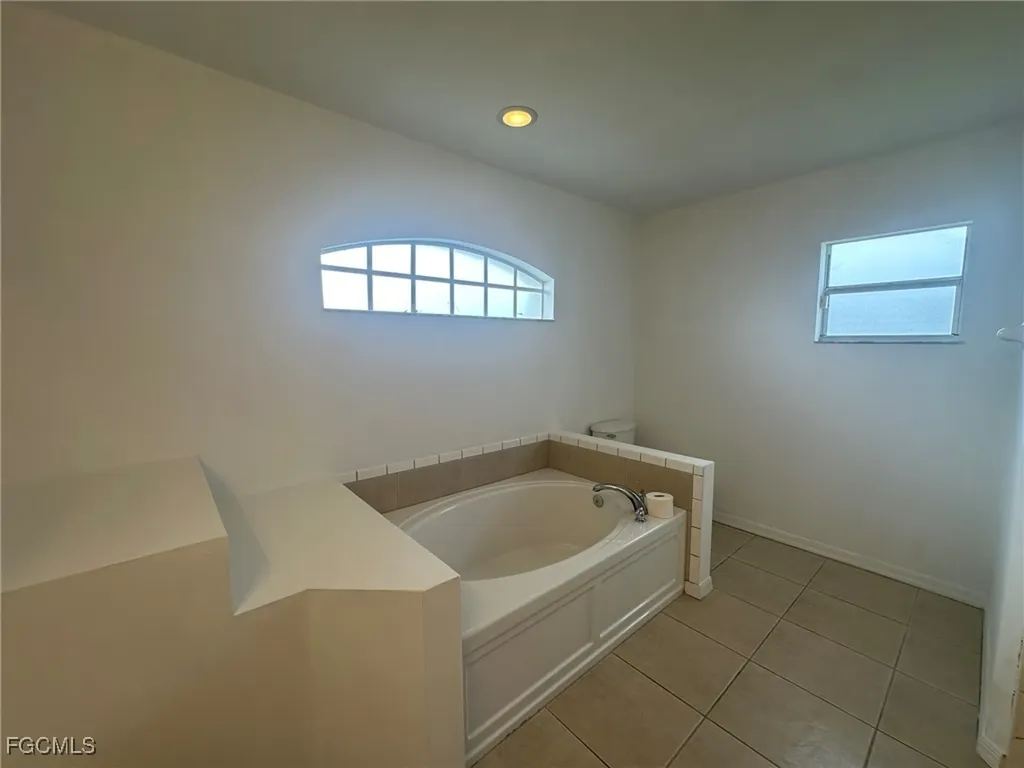 3929 NW 42nd Avenue Cape Coral FL 33993