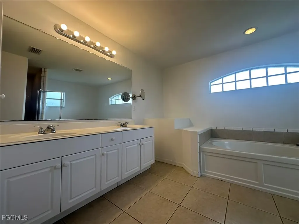 3929 NW 42nd Avenue Cape Coral FL 33993