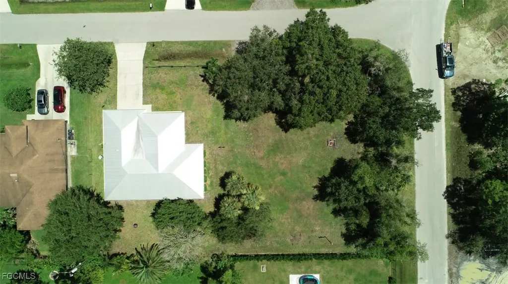 2400 Leavitt Road Alva FL 33920