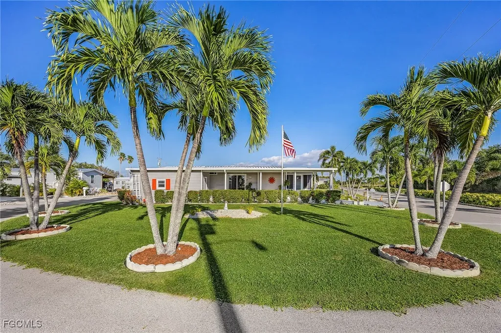 4700 Gulfgate Lane S St. James City FL 33956