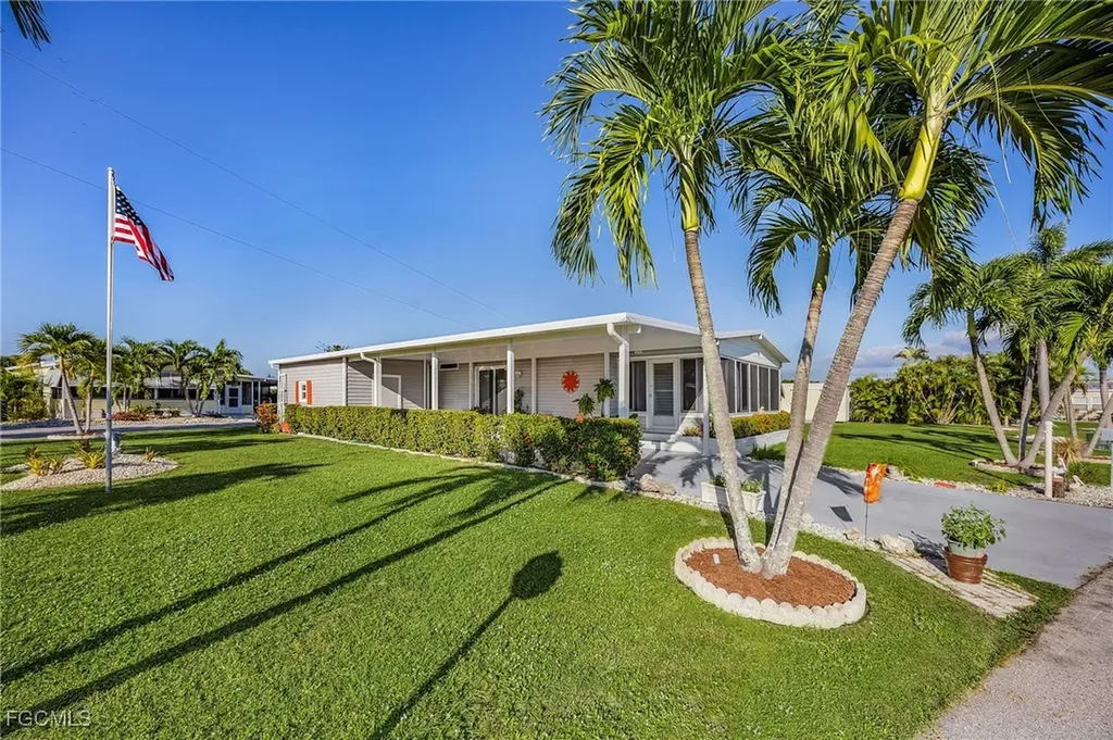 4700 Gulfgate Lane S St. James City FL 33956